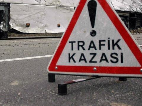 Antalyada otomobil ucuruma yuvarlandi 5 kisi hayatini kaybetti aOz6njcb